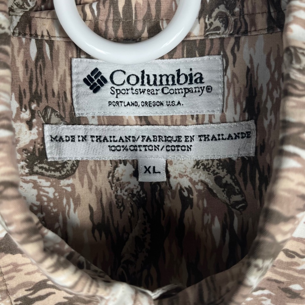 Columbia Button Down Shirt Mens XL Brown Bass Fish Print Camo Short Sleeve - Picture 3 of 7
